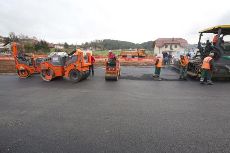 GRADBIŠČE CENTRA ZAŠČITE IN REŠEVANJA RAKEK ASFALTIRANJE 02 FOTO LJUBO VUKELIČ
